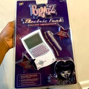Bratz Electric funk instant messenger